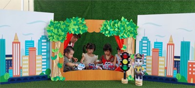 Nhóm Nhà trẻ nghe kể truyện  Ô tô con 