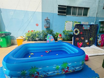 Hoạt động vui chơi ngoài trời lớp Nhà Trẻ.