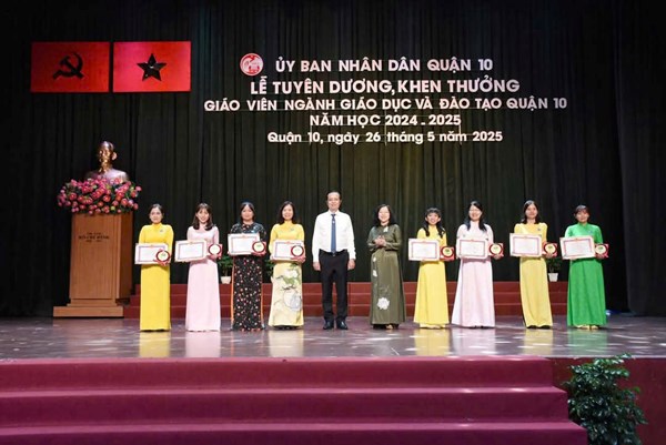 Chúc mừng cô Nguyễn Ngọc Lâm Quyên - Phó hiệu trưởng trường Mầm non Phường 3 được nhận giấy khen  Nhà giáo vì sự nghiệp giáo dục Quận 10 