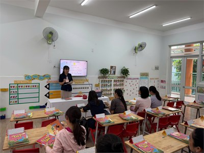 Tổ chức họp cha mẹ học sinh của các nhóm lớp.