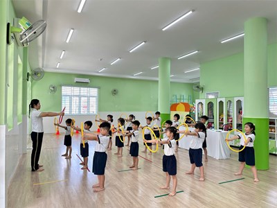 Hoạt động giáo dục phát triển thể chất cho trẻ  của các bé Trường Mầm non Phường 6 Quận 10