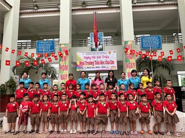 Tổ chức cho trẻ đi tham quan Trường Tiểu học Đề Thám
Năm học 2024-2025