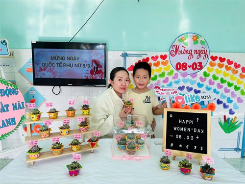 Hoạt động ý nghĩa của các bé trường mầm non phường tám trong ngày 8/3 !!! thương chúc các bà các mẹ, các chị, các cô thật nhiều niềm vui và ngập tràn hạnh phúc ! iu iu iu!!!