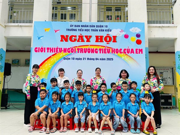 Các bé lớp Mẫu giáo 5-6 tuổi trường Mầm non Phường 8 Quận 10 tham quan trường Tiểu học Trần Văn Kiểu