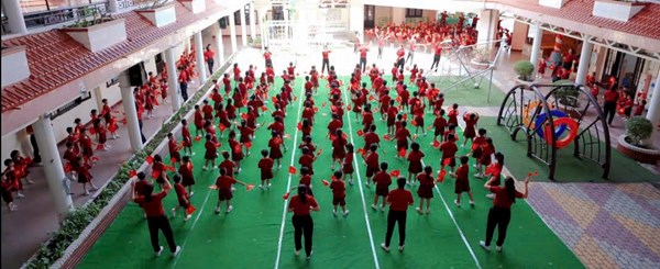 Trường mầm non quận 11 tưng bừng tổ chức đồng diễn 
chào mừng 50 năm giải phóng đất nước