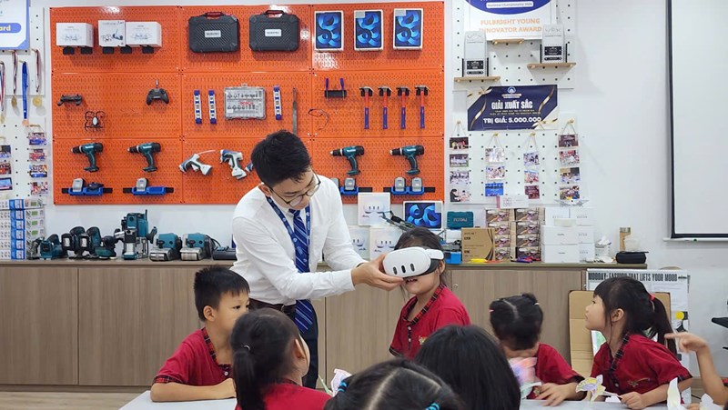 Các bé khối lá tham quan trường tiểu học penschool .