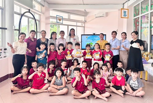 Sáng ngày 26/4/2025, các bé khối mẫu giáo đã có một ngày thật sôi động, bổ ích và tràn đầy tiếng cười tại hội thi “Bé tìm hiểu An toàn Giao thông”.