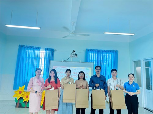 Họp phụ huynh học sinh cuối năm 2024-2025