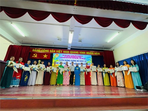 ☘️ Sáng ngày 14/3/2025 CĐCS Trường Mầm non Rạng Đông 11 đã tham dự Chương trình tuyên dương nữ CNVC-LĐ  Giỏi việc nước - Đảm việc nhà  năm 2025.