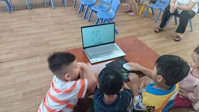 Trường đã tổ chức chuyên đề  Phát huy hiệu quả ứng dụng công nghệ thông tin trong tổ chức hoạt động giáo dục cho trẻ mẫu giáo  tại lớp Chồi 3 có mời các trường trong cụm chuyên môn VIII tham dự