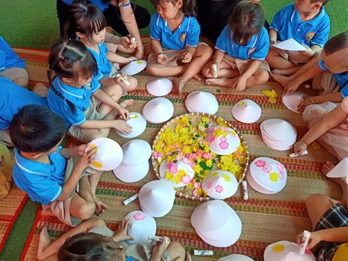Ngày hội trò chơi dân gian chào mừng xuân Ất Tỵ của các bé trường Mầm non Sen Hồng