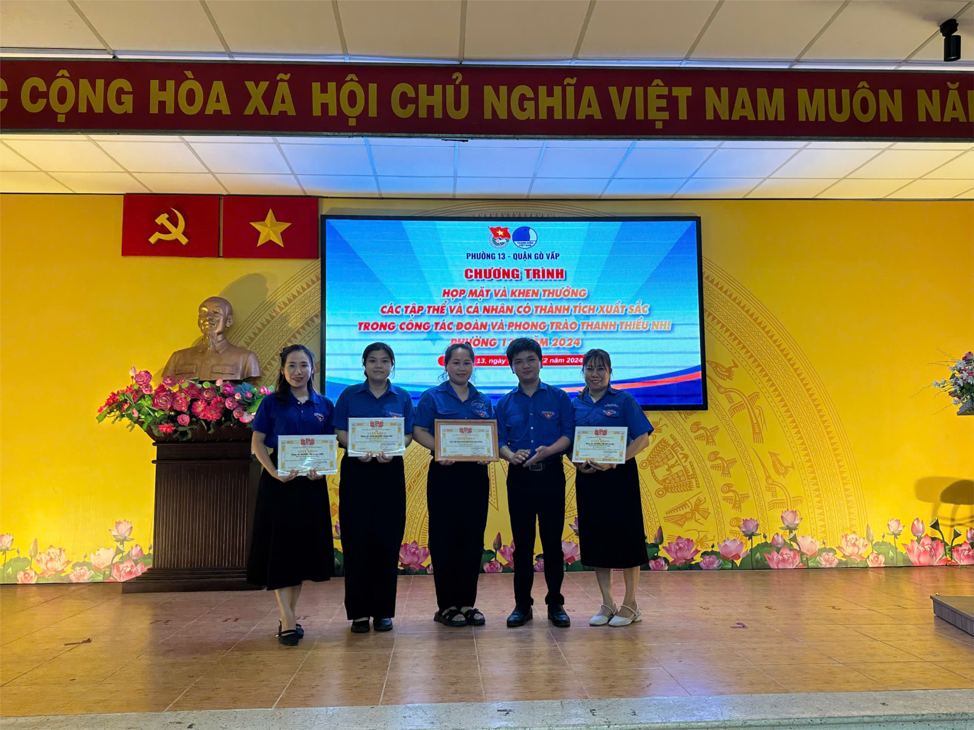 Chi đoàn MN Sen Hồng tham gia chương trình họp mặt và khen thưởng Tập thể và cá nhân có thành tích xuất sắc trong công tác đoàn và phong trào thanh thiếu nhi năm 2024.