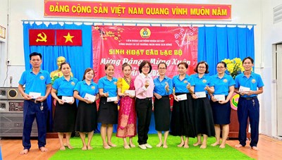 Trường Mầm non Sen Hồng sinh hoạt câu lạc bộ  Mừng Đảng - Mừng Xuân  Ất Tỵ 2025.