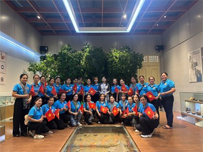 Trường MN Sen Hồng tham quan Bảo Tàng Hồ Chí Minh nhân dịp Kỷ niệm 50 Giải phóng Miền Nam thống nhất đất Nước (30/4/1975 - 30/4/2025).