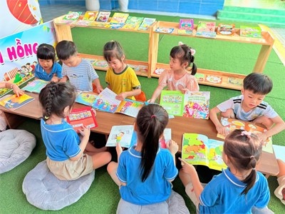 <a href="/hoat-dong-giao-duc/mot-goc-doc-sach-cua-cac-ban-nho-tai-truong-mam-non-sen-hong/ctfull/104397/768838">Một góc đọc sách của các bạn nhỏ tại trường<span class=bacham>...</span></a>