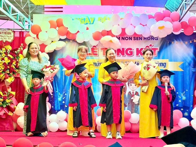 Lễ tri ân và trưởng thành của các bé lớp lá trường Mầm non Sen Hồng