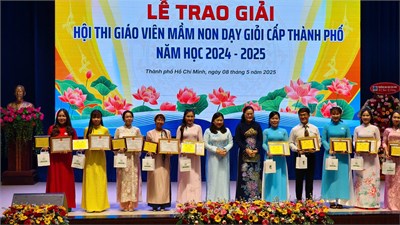 Tuyên dương cô Võ Thị Mỹ Ái - giáo viên lớp Lá 6 đã xuất sắc dành đạt giải nhất hội thi  Giáo viên mầm non dạy giỏi cấp thành phố   năm học 2024-2025