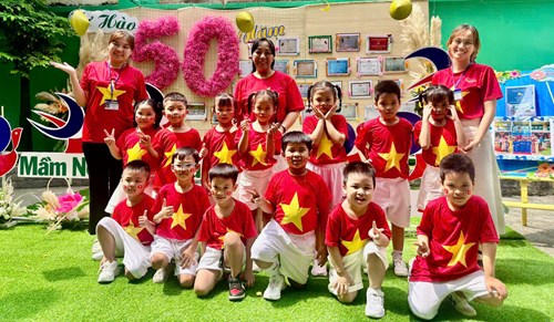 Thể dục đồng diễn chào mừng hội thi   Chào mừng 50 năm giải phóng miền nam 