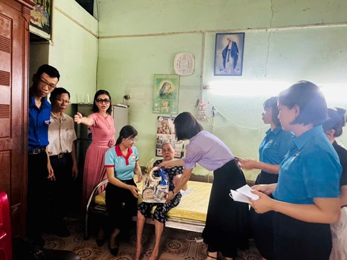Thăm Người Già Neo Đơn, Gia Đình Có Hoàn Cảnh Khó Khăn - Khu phố 23 - Tết Ất Tỵ 2025