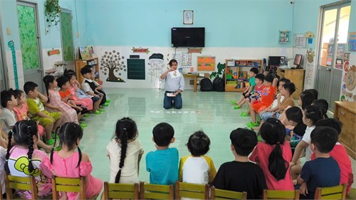 Chuyên đề  Làm quen tiếng anh dành cho trẻ mẫu giáo  tại lớp Lá 1