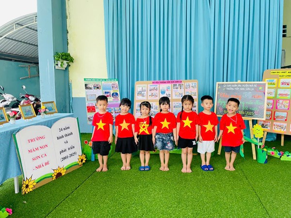 Các hoạt động hưởng ứng chào mừng kỷ niệm 50 năm giải phóng Miền Nam, thống nhất Đất nước (30/4/1975-30/4/2025) của Trường Mầm non Sơn Ca