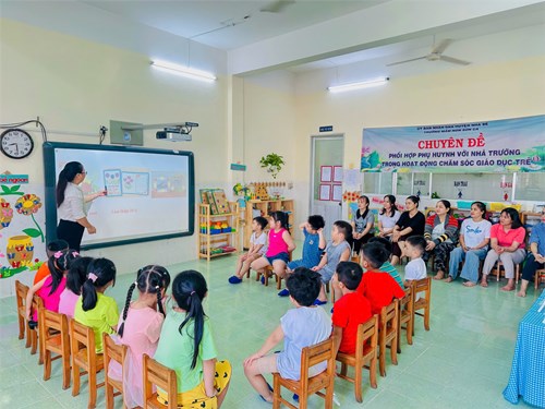 Đề tài: Bé trang trí môi trường chào mừng ngày Nhà giáo Việt Nam 20/11.