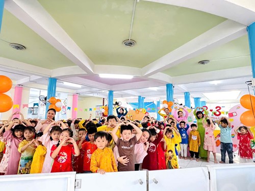 🌻🌻Bé gửi lời yêu thương - Chào mừng ngày quốc tế phụ nữ 8/3🌻🌻- Khối Lá