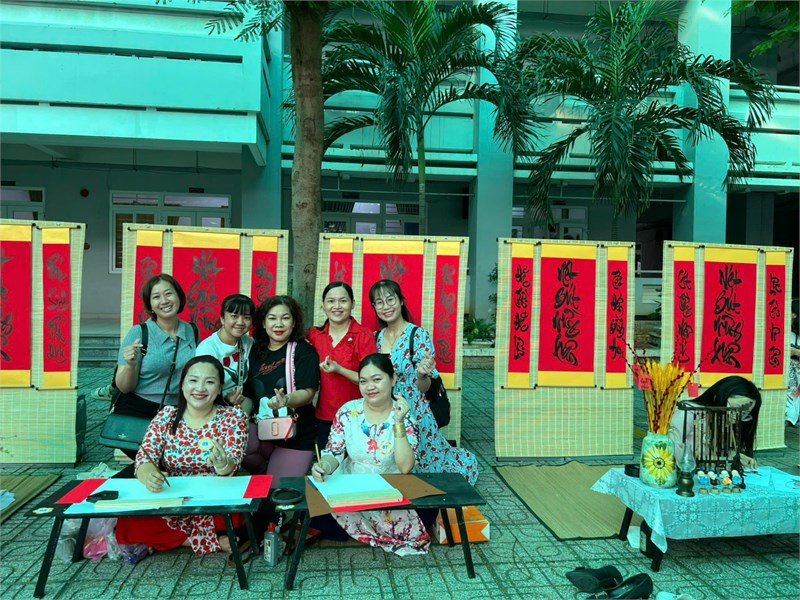 Tham gia hội thi viết thư pháp mừng xuân ất tỵ 2025