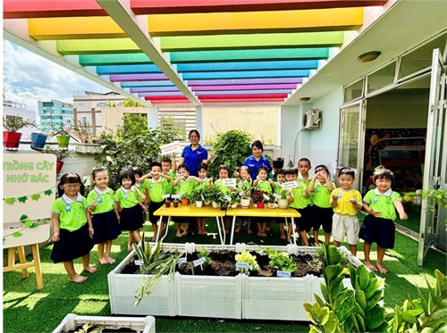 Ngày hội  trồng cây nhớ bác của các bé lớp chồi 3