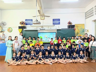 Trường mầm non tân định tổ chức cho trẻ mẫu giáo 5-6 tuổi tham quan trường tiểu học phan văn trị