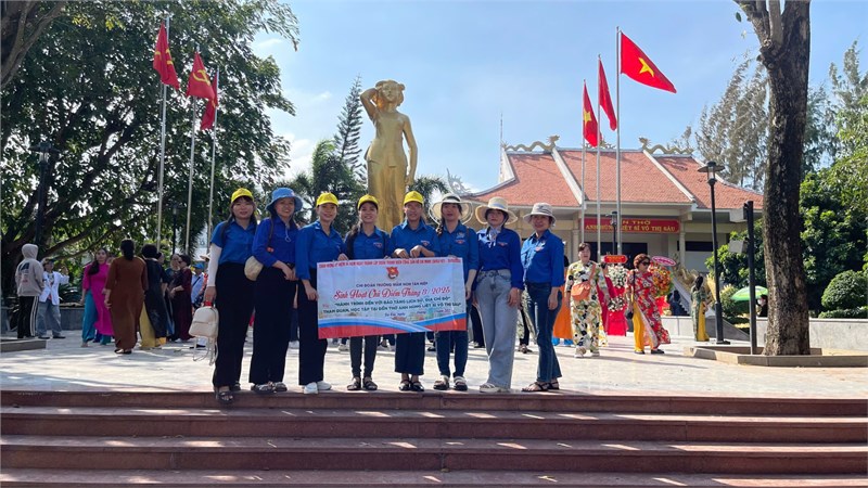 Chào mừng kỉ niệm 94 năm ngày thành lập Đoàn TNCS Hồ Chí Minh chi đoàn MN Tân Hiệp tổ chức sinh hoạt chủ điểm tháng 3 về nguồn Hành trình đến với bảo tàng lịch sử, địa chỉ đỏ, tham quan học tập tại Đền thờ anh hùng liệt sĩ Võ Thị Sáu