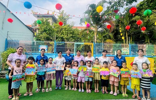 Sáng ngày 09/01/2025 Trường MN Tân Hiệp tổ chức  Nét vẽ xanh 