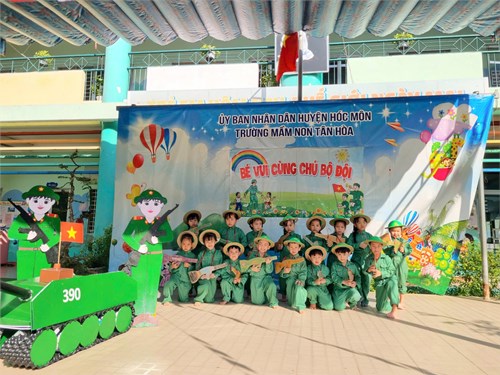 Trường Mầm non Tân Hòa tổ chức các hoạt động nhân kỷ niệm 80 năm Ngày thành lập Quân đội nhân dân Việt Nam (22/12/1944 - 22/12/2024) và 35 năm Ngày hội Quốc phòng toàn dân (22/12/1989 - 22/12/2024) - Khối Chồi.