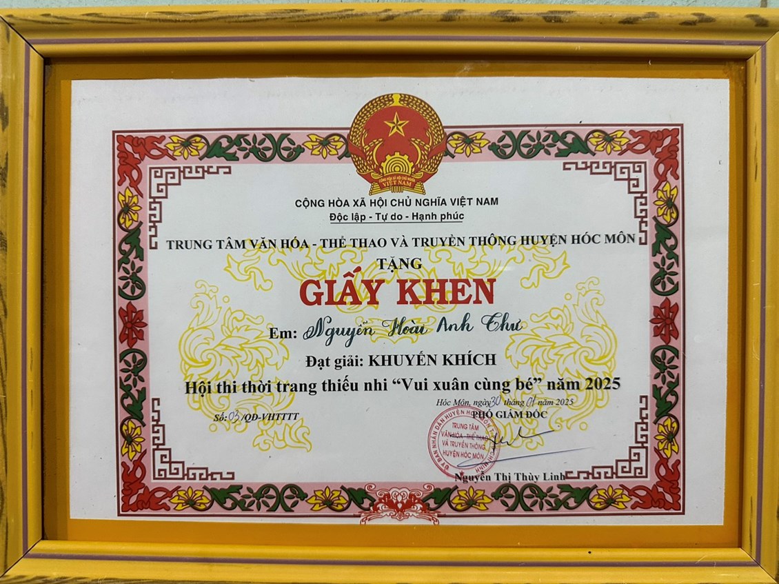Bé Nguyễn Hoài Anh Thư đạt giải Khuyến khích Hội thi thời trang thiếu nhi  Vui Xuân cùng bé  năm 2025.
