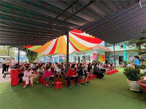 Phổ biến một số lưu ý về công tác tuyển sinh đầu cấp cho phụ huynh lớp Lá (5-6 tuổi).