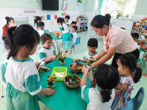 Hoạt động của các bé khối Chồi.