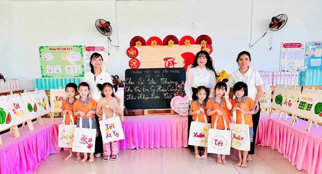 Mừng xuân ất tỵ 2025