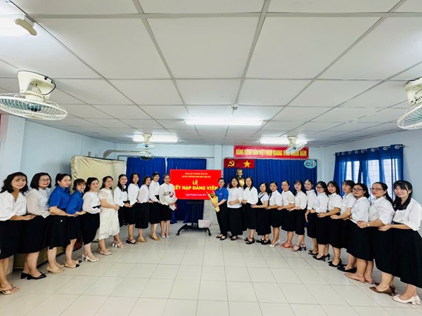 Lễ kết nạp đảng viên mới