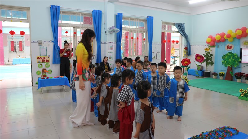 Hội thi giáo viên giỏi cấp huyện - Phần thi thực hành tiết dạy cô Lê Thị Hiếu