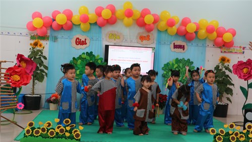 Hội thi giáo viên giỏi cấp huyện - Phần thi thực hành tiết dạy cô Lê Thị Hiếu