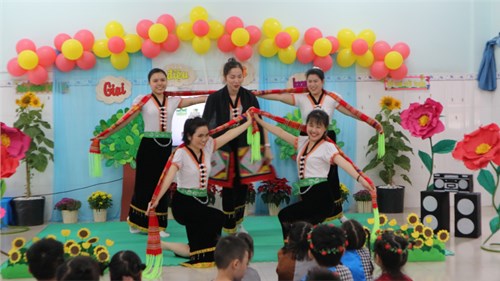 Hội thi giáo viên giỏi cấp huyện - Phần thi thực hành tiết dạy cô Lê Thị Hiếu