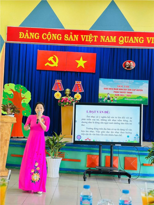 Hội thi giáo viên giỏi cấp huyện năm học 2024- 2025. Phần thi thuyết trình cô Lê Thị Ánh Nguyệt