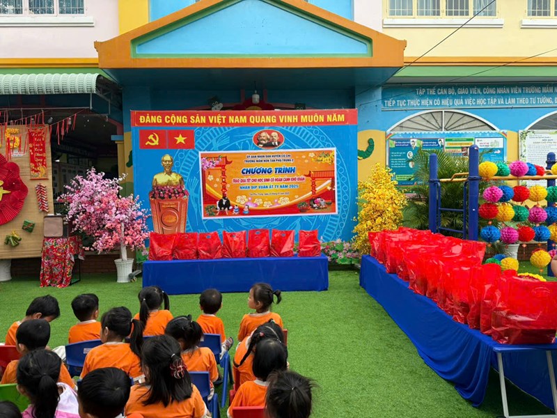 Tết hạnh phúc - chia sẻ yêu thương