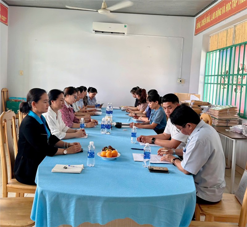 Ngày 23/4/2025 đoàn kiểm tra Phòng GDĐT về kiểm tra công tác phổ cập giáo dục trẻ từ 3 - 5 tuổi của các trường mầm non thuộc xã Tân Thông Hội