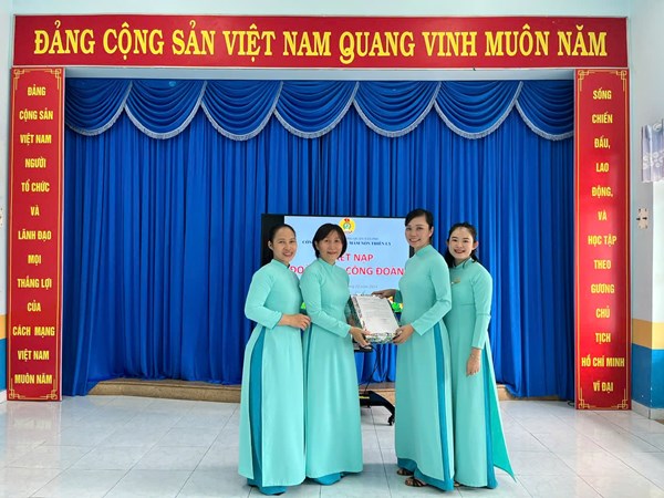 🎉 🎉 🎉 Ban chấp hành Công đoàn cơ sở Trường Mầm non Thiên Lý  tổ chức Lễ kết nạp đoàn viên công đoàn.