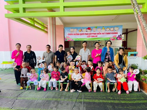 Trường MN Thỏ Ngọc tổ chức buổi thao giảng mời Phụ huynh tham gia giờ học cùng với các con