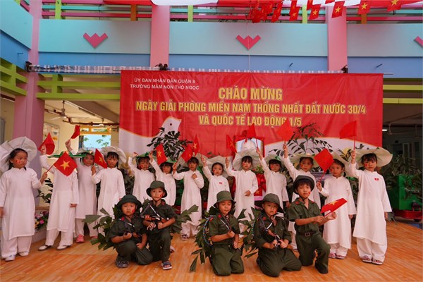 Hoà chung không khí ngày lễ lớn của dân tộc, cô và trò trường MN Thỏ Ngọc tổ chức diễu hành và các chương trình văn nghệ CHÀO MỪNG NGÀY GIẢI PHÓNG MIỀN NAM THỐNG NHẤT ĐẤT NƯỚC (30/4/1975-30/4/2025)
