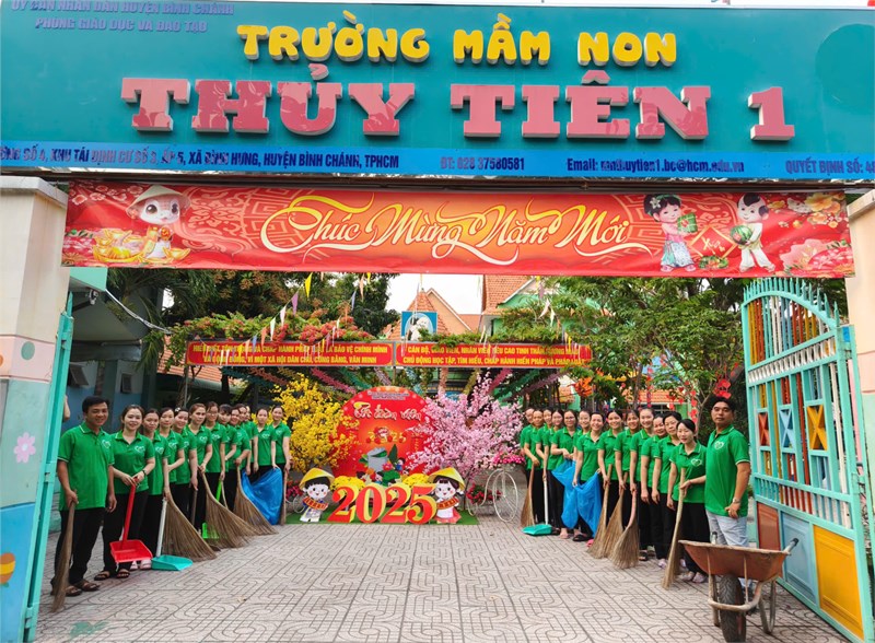 Tập thể trường Mầm non Thủy Tiên 1 thực hiện tổng vệ sinh trước Tết Nguyên đán Ất Tỵ 2025.