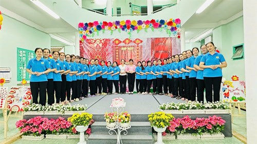 CĐCS Trường Mầm non Thủy Tiên 1 phối hợp cùng với Nhà trường tổ chức Họp mặt Mừng xuân Ất Tỵ năm 2025. Thực hiện chăm lo trao tặng quà tết cho tập thể công đoàn viên trong nhà trường.