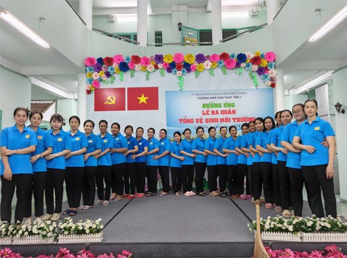 Trường Mầm non Thủy Tiên 1 hưởng ứng Lễ ra quân tổng vệ sinh môi trường.